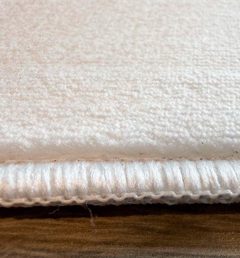 Yara schlichter, moderner, weicher und glänzender Teppich in Beige