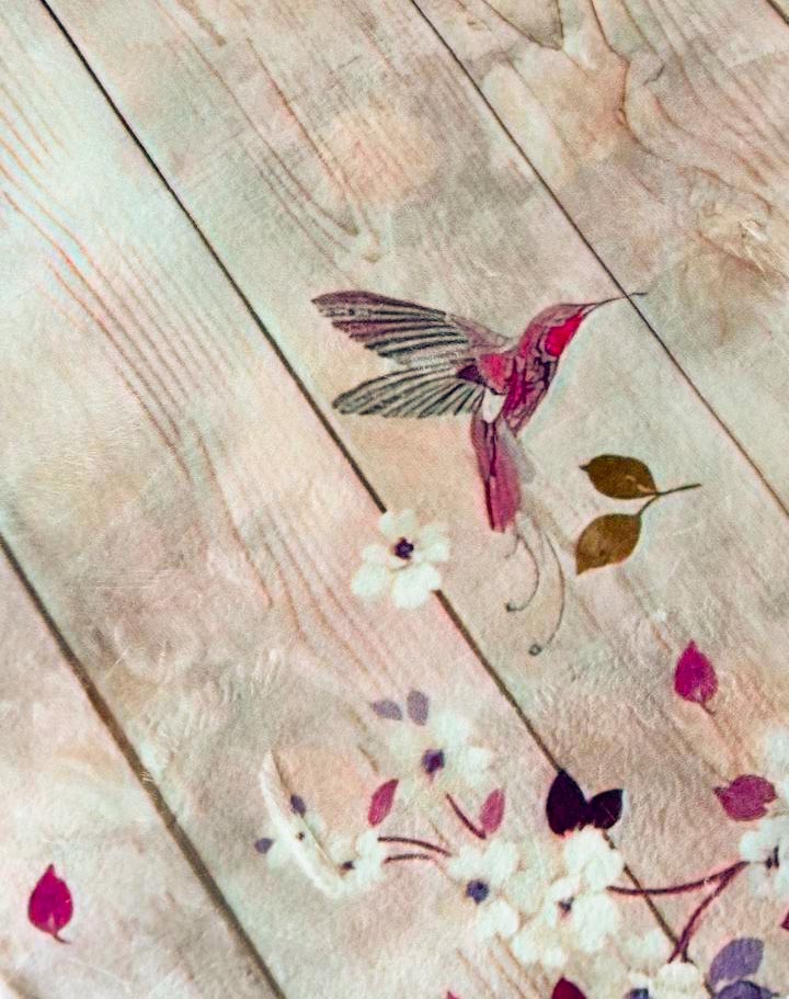 Teppich mit Blumen und Holzoptik – Romantischer Designerteppich in Beige Rosa