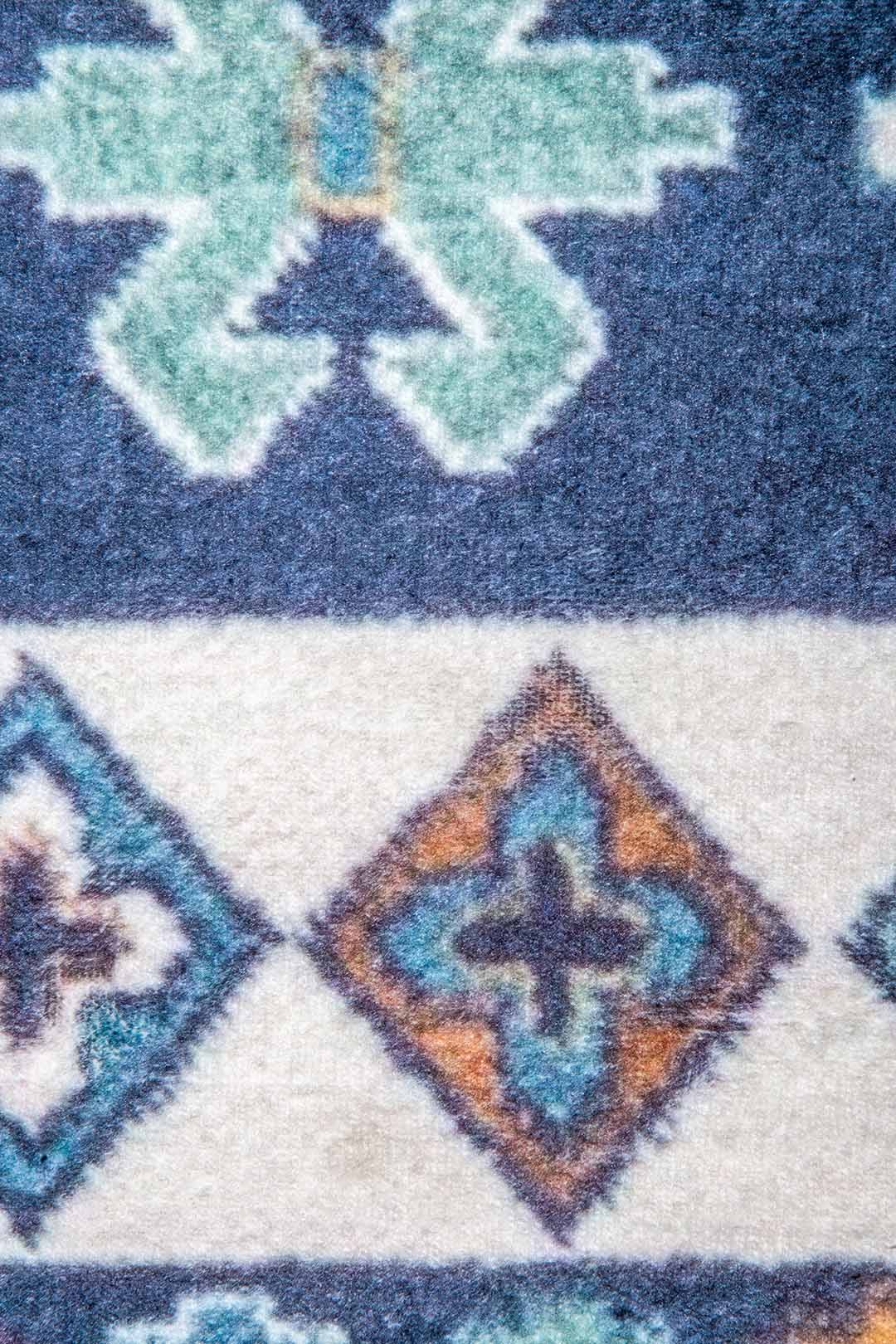Kaukázusi Stílusú Szőnyeg – Sötétkék Alap Geometrikus Mintákkal