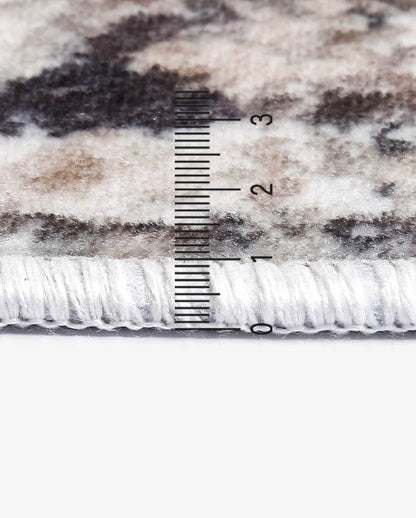 Weicher und glänzender Teppich „Dima“ in Beige und Braun 