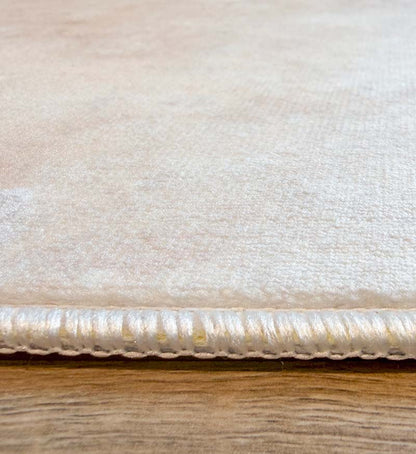 Yara schlichter, moderner, weicher und glänzender Teppich in Beige 