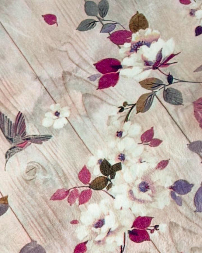 Teppich mit Blumen und Holzoptik – Romantischer Designerteppich in Beige Rosa