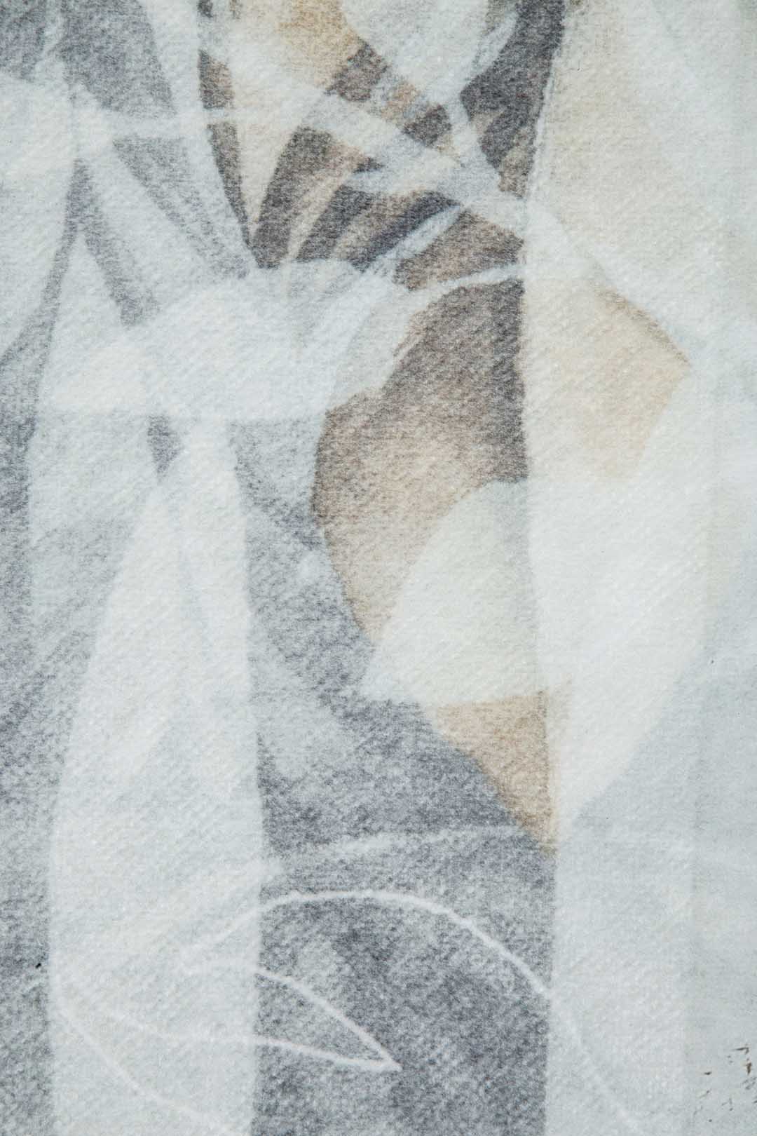 Trópusi Árnyak – Elegáns Levélmintás Szőnyeg