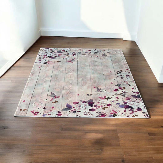 Teppich mit Blumen und Holzoptik – Romantischer Designerteppich in Beige Rosa